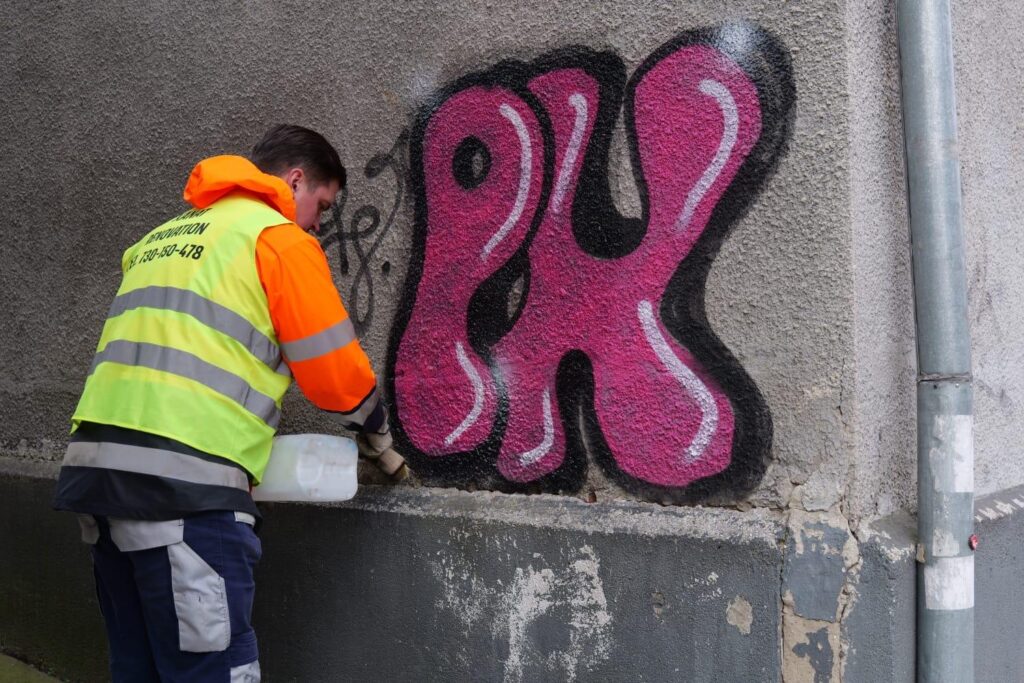 ściana przed nałożeniem powłoki antygraffiti